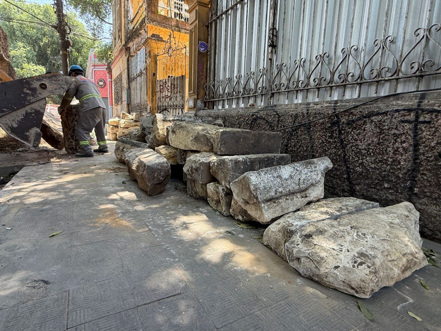 Obras na rua Ferreira Pena requalificam trecho do Centro Histórico com preservação do patrimônio