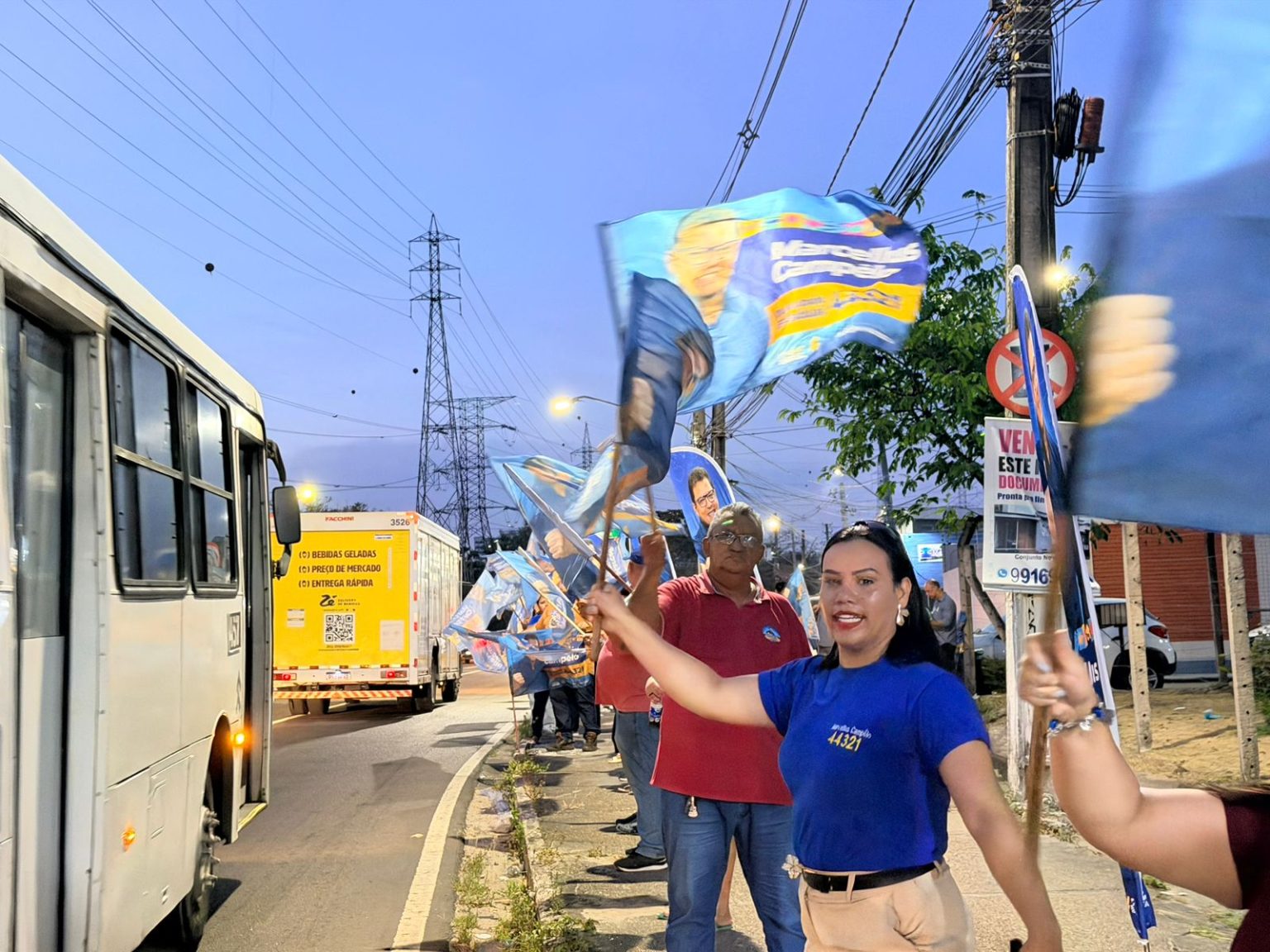 Bandeiraço reúne apoiadores de Marcellus Campêlo na Avenida das Torres, em Manaus