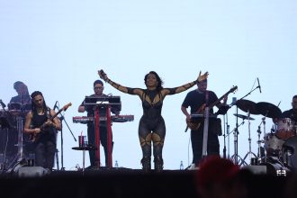IZA destaca força do povo manauara em apresentação do SouManaus Passo a Paço 2026 em Manaus