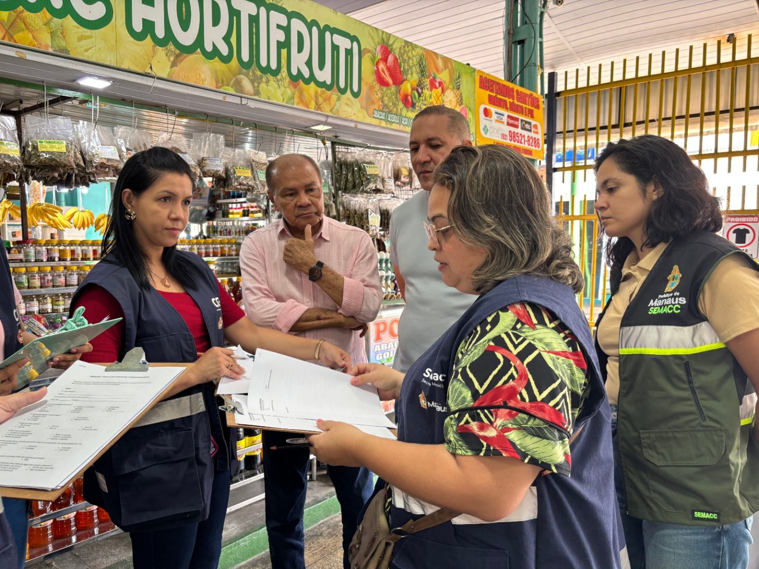 Ouvidoria-Geral realiza atendimento e pesquisa com permissionários na Feira do Parque 10 em 8/9