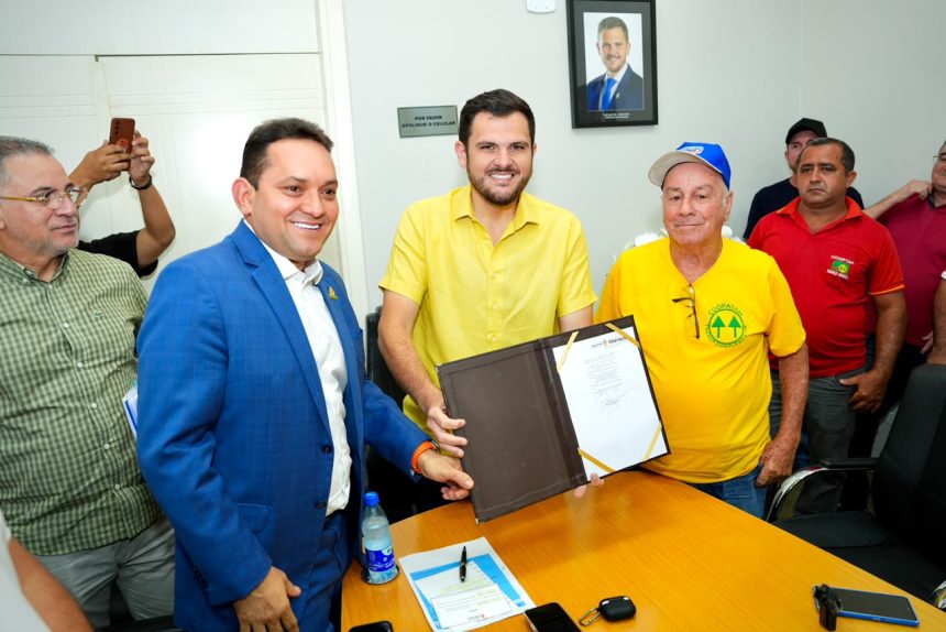 Prefeito Renato Junior sanciona lei que garante subsídio ao transporte complementar de Manaus de até R$ 3 milhões mensais