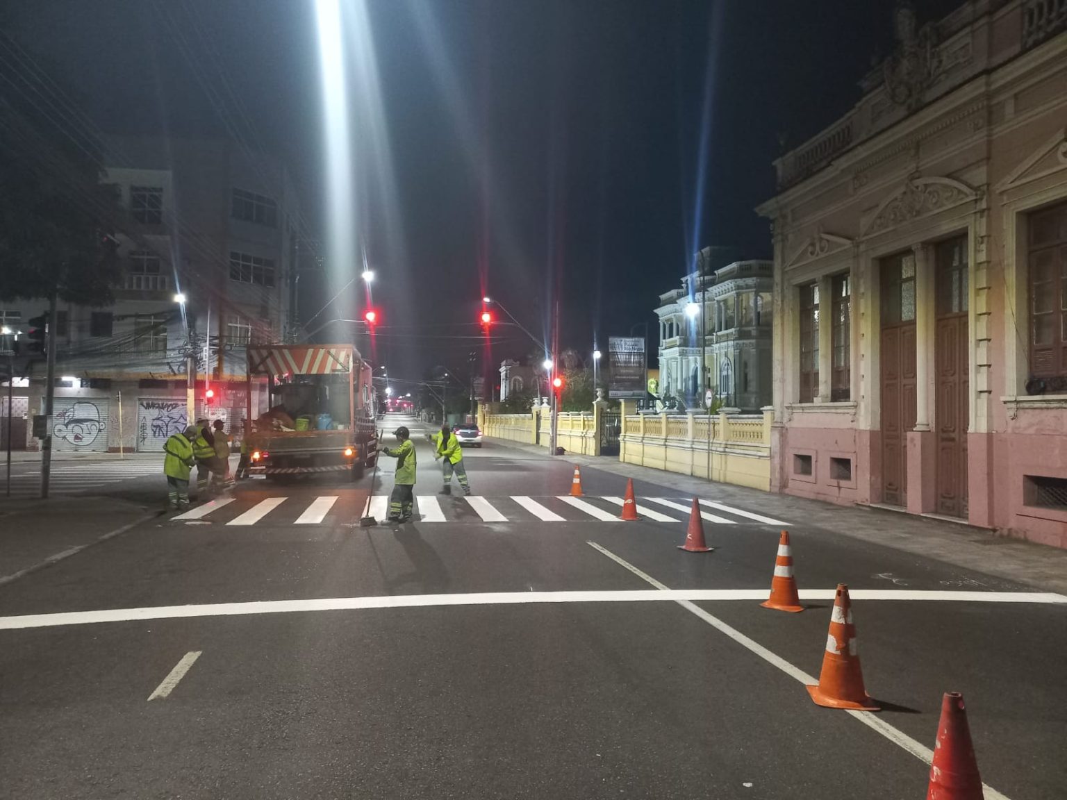 Prefeitura de Manaus reforça sinalização de trânsito em três zonas para orientar condutores e pedestres