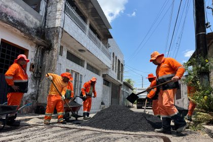 Prefeitura de Manaus realiza recuperação asfáltica na rua Abdias Teles da Silva no bairro Raiz