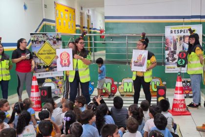 Prefeitura de Manaus realiza ação de travessia segura com alunos da educação infantil no Cmei Francisca Pereira da Silva
