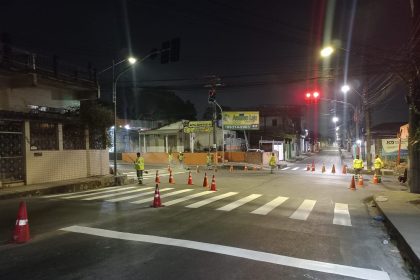 Prefeitura de Manaus reforça sinalização viária em travessias e acessos a escolas durante Semana Nacional de Trânsito 2026