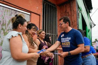 Marcellus Campêlo ressalta luta por casa própria, durante caminhada em Petrópolis, na zona Sul de Manaus