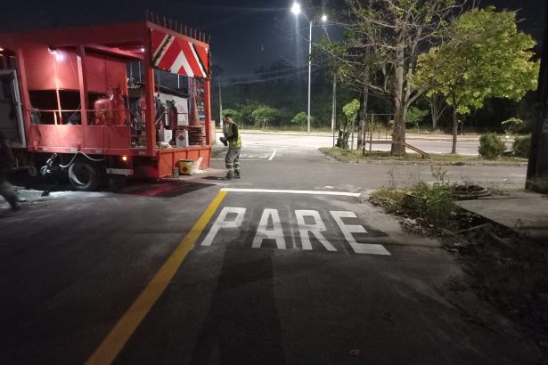 Prefeitura de Manaus amplia sinalização viária em bairros das zonas Centro-Sul, Oeste e Norte da cidade