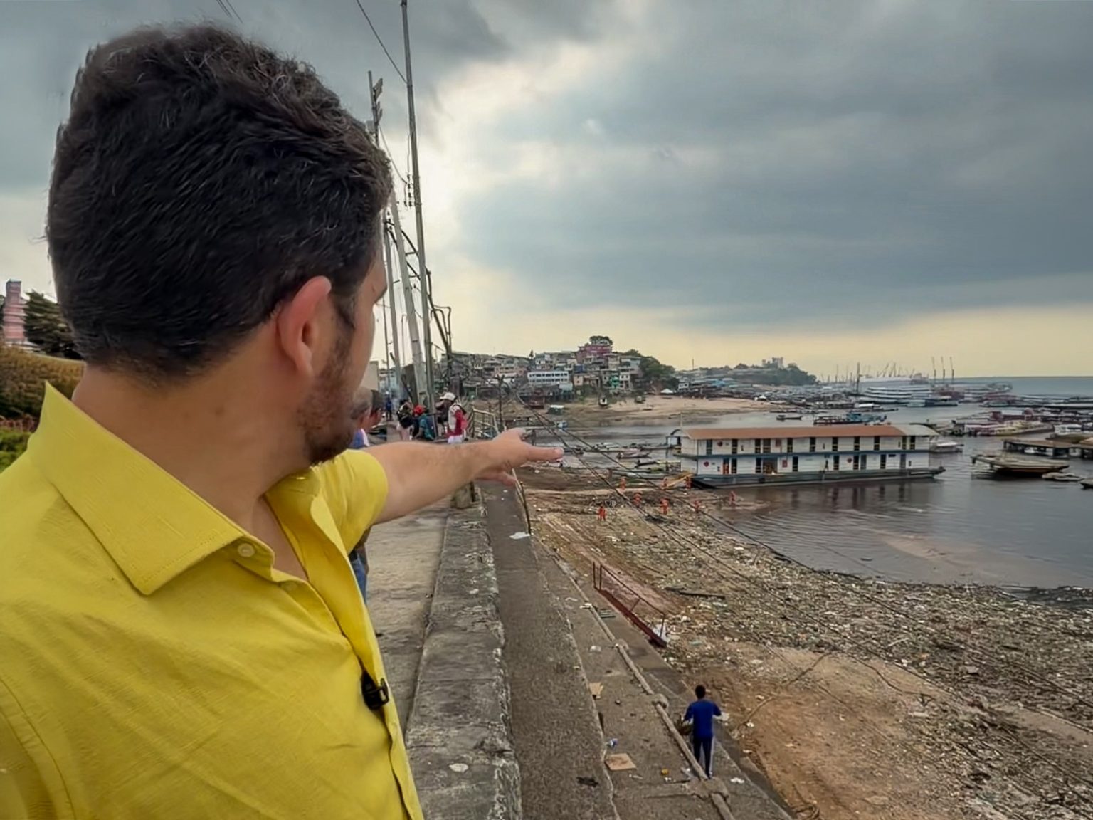 Prefeitura de Manaus intensifica limpeza da orla de Manaus Moderna e retira mais de 2,5 mil toneladas em 2026