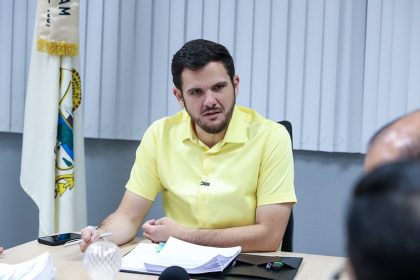Prefeito de Manaus libera R$ 7.410.430 para o Proesc e beneficia 515 escolas da rede municipal em 2026