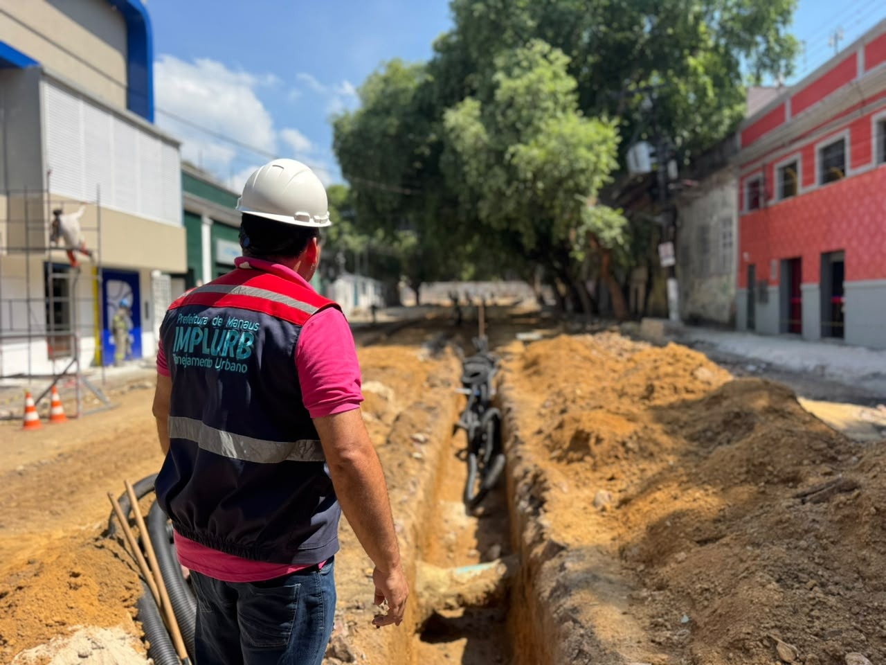 Requalificação da rua Ferreira Pena avança com infraestrutura subterrânea e trabalhos coordenados no Centro Histórico de Manaus