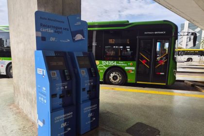 Totens de autoatendimento permitem recarga do Cartão Mobilidade em terminais e rodoviárias do DF