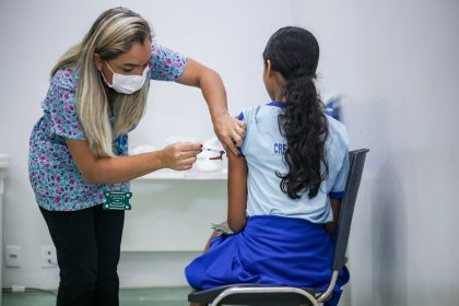Vacinação contra meningite no SUS oferece várias vacinas e orientações para a população