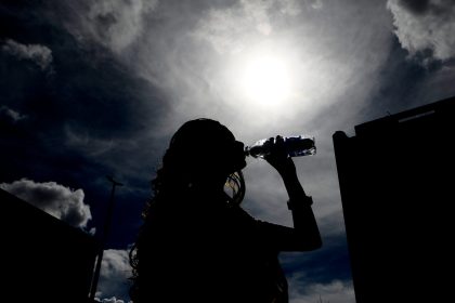 Primavera no Distrito Federal traz calor, vento e baixa umidade e aumenta casos de rinite e conjuntivite entre a população