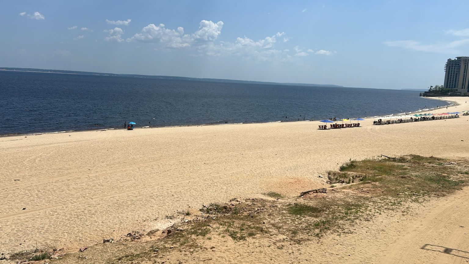 Furto de boias de contenção e mil metros de corda na praia Ponta Negra afeta sinalização de segurança