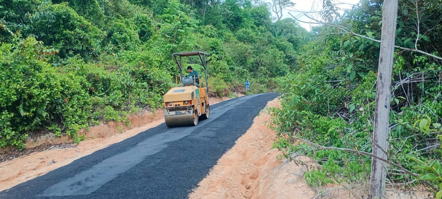Prefeitura de Manaus avança com pavimentação ramal ZF5 em quatro ladeiras e melhora acesso rural