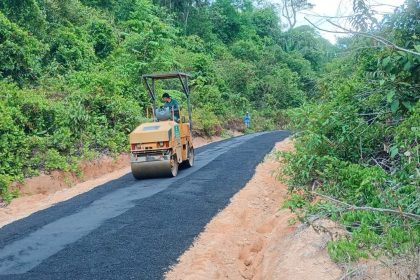 Prefeitura de Manaus avança com pavimentação ramal ZF5 em quatro ladeiras e melhora acesso rural