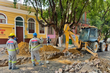 Requalificação da rua Ferreira Pena avança com escavações para infraestrutura subterrânea e autorização do Iphan