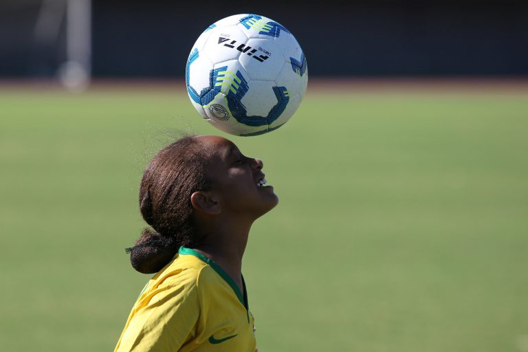 Lei torna o desenvolvimento do futebol feminino prioridade nacional e impõe regras para clubes e calendário esportivo