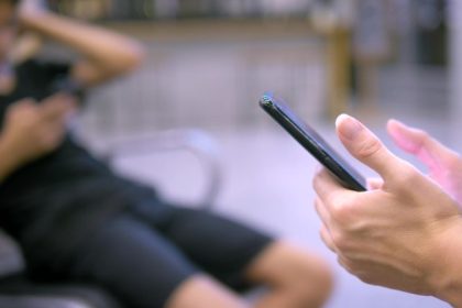 Projeto de Lei 2034/26 exige ferramenta para sinalização e notas de contexto em redes sociais voltadas ao público brasileiro