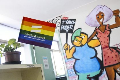 Protocolo nacional para atendimento LGBTQIA+ no SUS visa padronizar fluxos e cuidados em todo o país