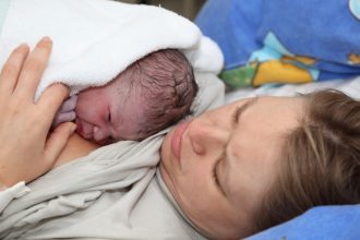 Projeto de lei propõe retirar carência para concessão do salário-maternidade a todas as seguradas da Previdência Social