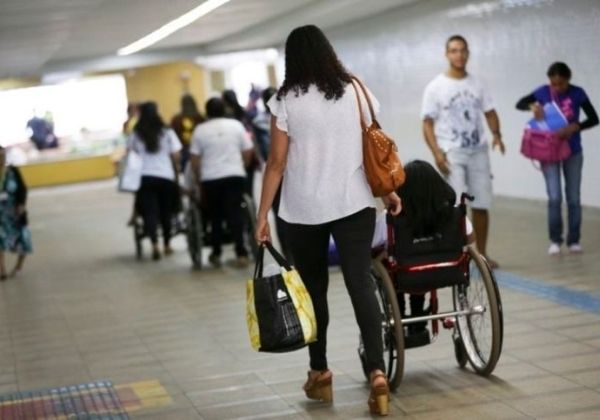 Câmara analisa projeto que garante prioridade de matrícula ao aluno com deficiência em escola de tempo integral mais próxima