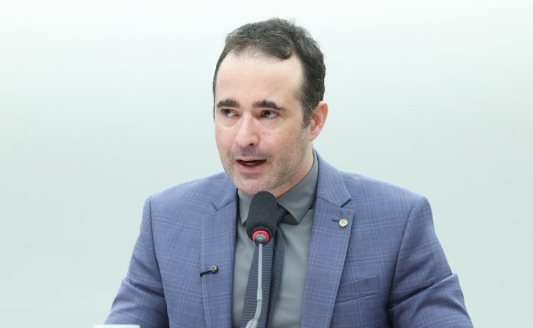 Comissão da Câmara aprova Auxílio Mãe Atípica de R$ 600 para cuidadores de crianças com deficiência