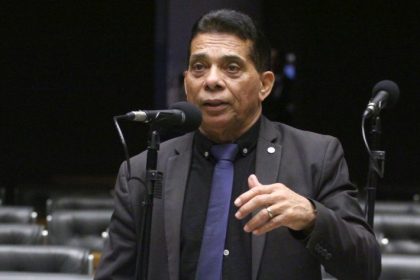 Comissão aprova projeto que permite embarque armado em voos comerciais por agentes públicos