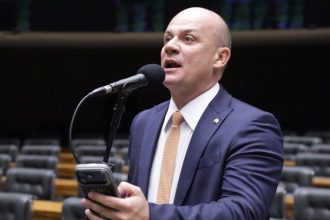 Câmara aprova redução do tempo de serviço militar para inatividade remunerada e amplia averbação de tempo civil