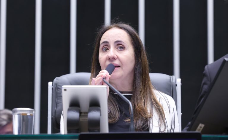 Câmara aprova em comissão proposta que atribui patente a quem financia invenção por inteligência artificial