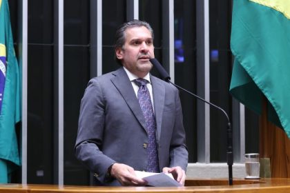 Câmara aprova projeto que estabelece exceções às regras fiscais para benefícios e despesas obrigatórias em 2026