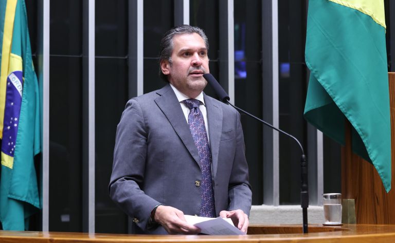 Câmara aprova projeto que estabelece exceções às regras fiscais para benefícios e despesas obrigatórias em 2026