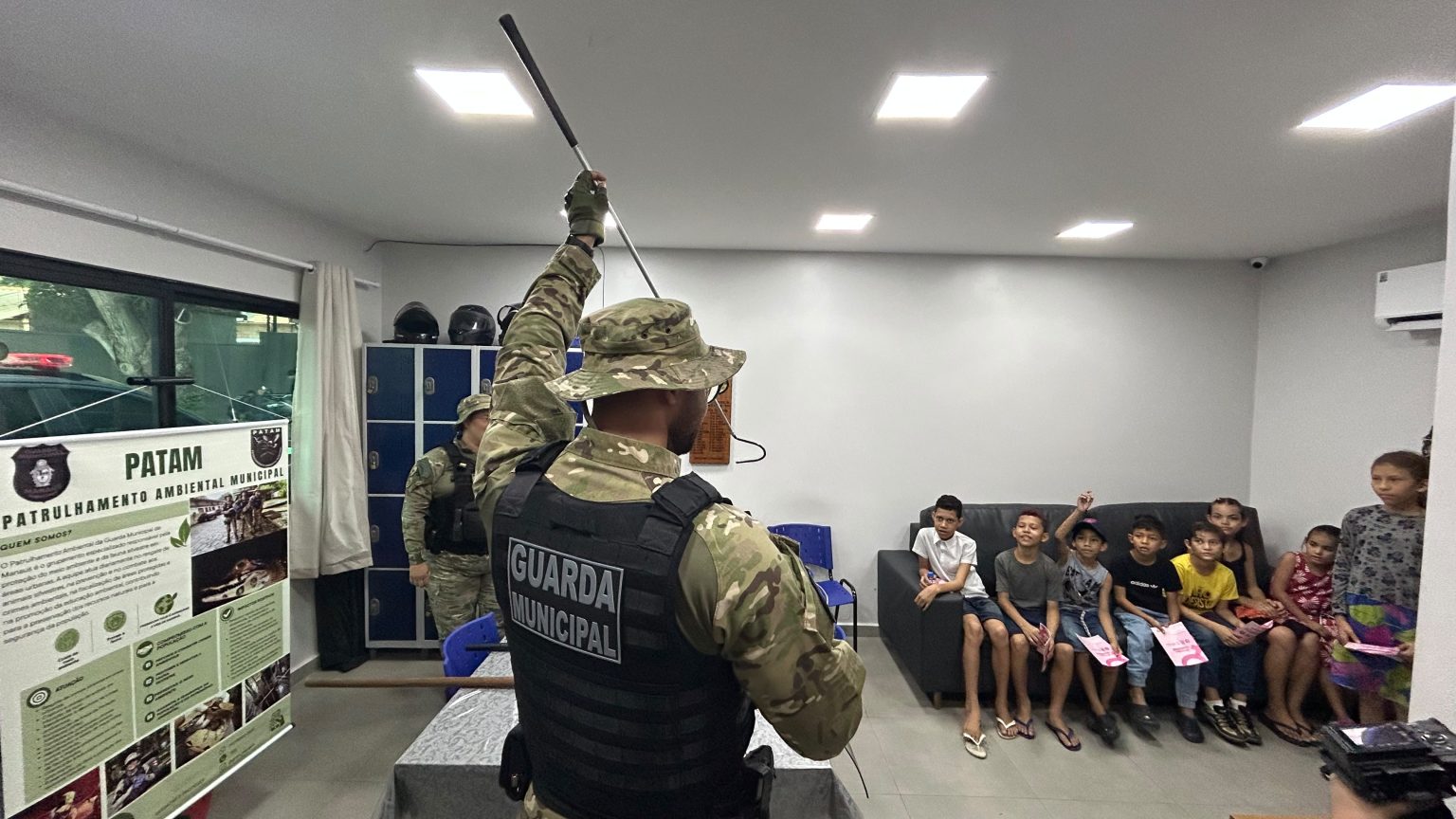 Guarda Municipal de Manaus realiza ações no Dia das Crianças na zona Leste para aproximação com a população infantil