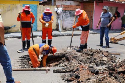 Prefeitura de Manaus realiza recuperação da drenagem na rua Rio Araçatuba após afundamento do pavimento