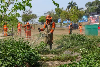 Prefeitura de Manaus intensifica limpeza na avenida das Torres com mais de 500 trabalhadores até 10/10