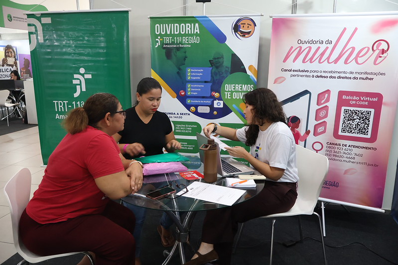 TRT-11 leva orientações, cartilha e atendimento sobre direitos trabalhistas na Expo Mulher e Conferência em Manaus