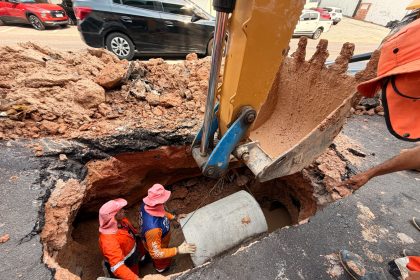 Prefeitura de Manaus realiza obra emergencial na avenida Tefé para recuperar rede de drenagem danificada por descarte irregular