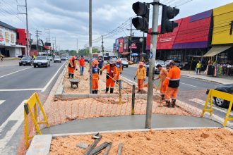 Prefeitura de Manaus implanta novo retorno semafórico na avenida Torquato Tapajós para melhorar o acesso ao Parque São Pedro
