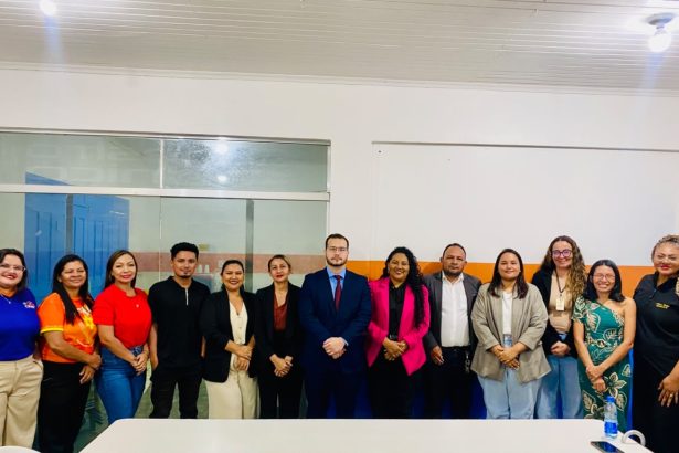 Juiz Fábio Camargo Rosa reúne-se com órgãos municipais em Boa Vista do Ramos para alinhar ações da rede de assistência