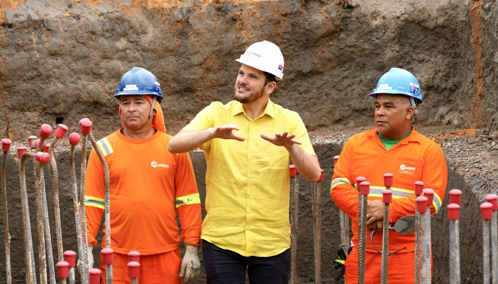 Prefeito Renato Junior vistoria canteiro do complexo viário Passarão e registra 55% de execução das obras