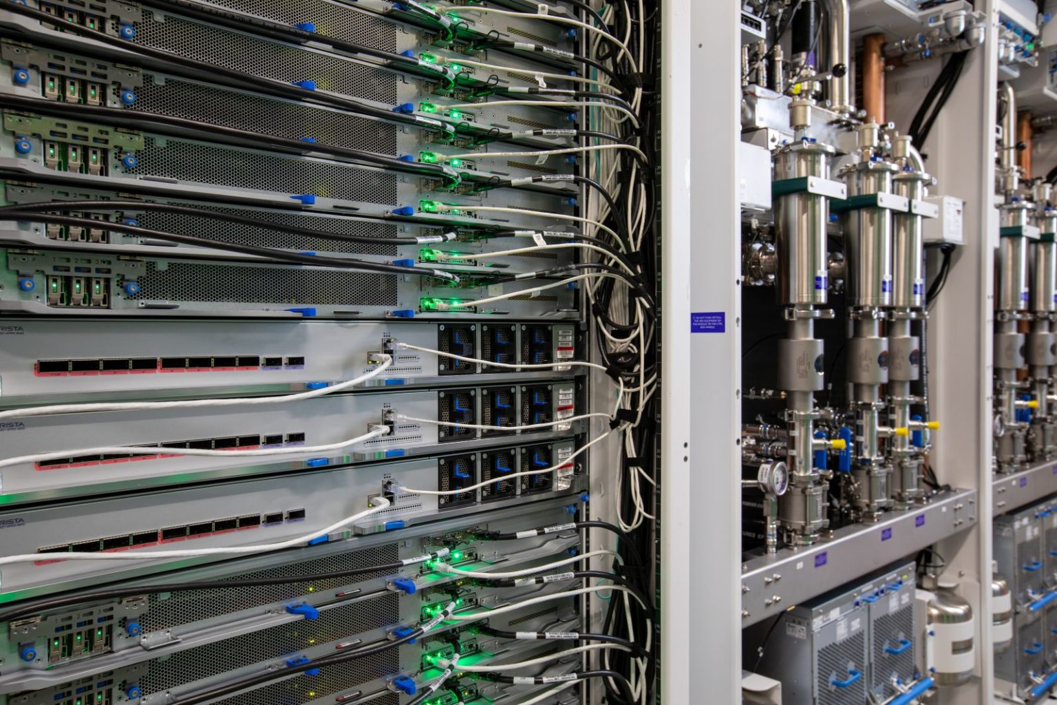 Azure Maia entra em produção com Maia 200 em operação e Maia 300 previsto para 2027 em larga escala