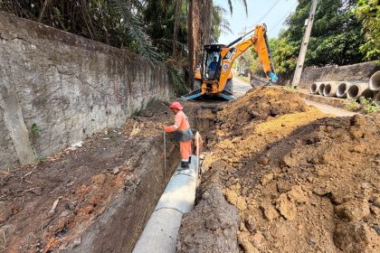 Manaus implanta cerca de 100 metros de rede de drenagem profunda na rua Abirité para melhorar escoamento das águas pluviais