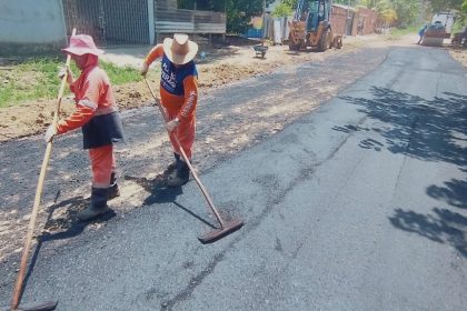 Prefeitura de Manaus inicia pavimentação da rua das Estrelas com 80 toneladas de massa asfáltica