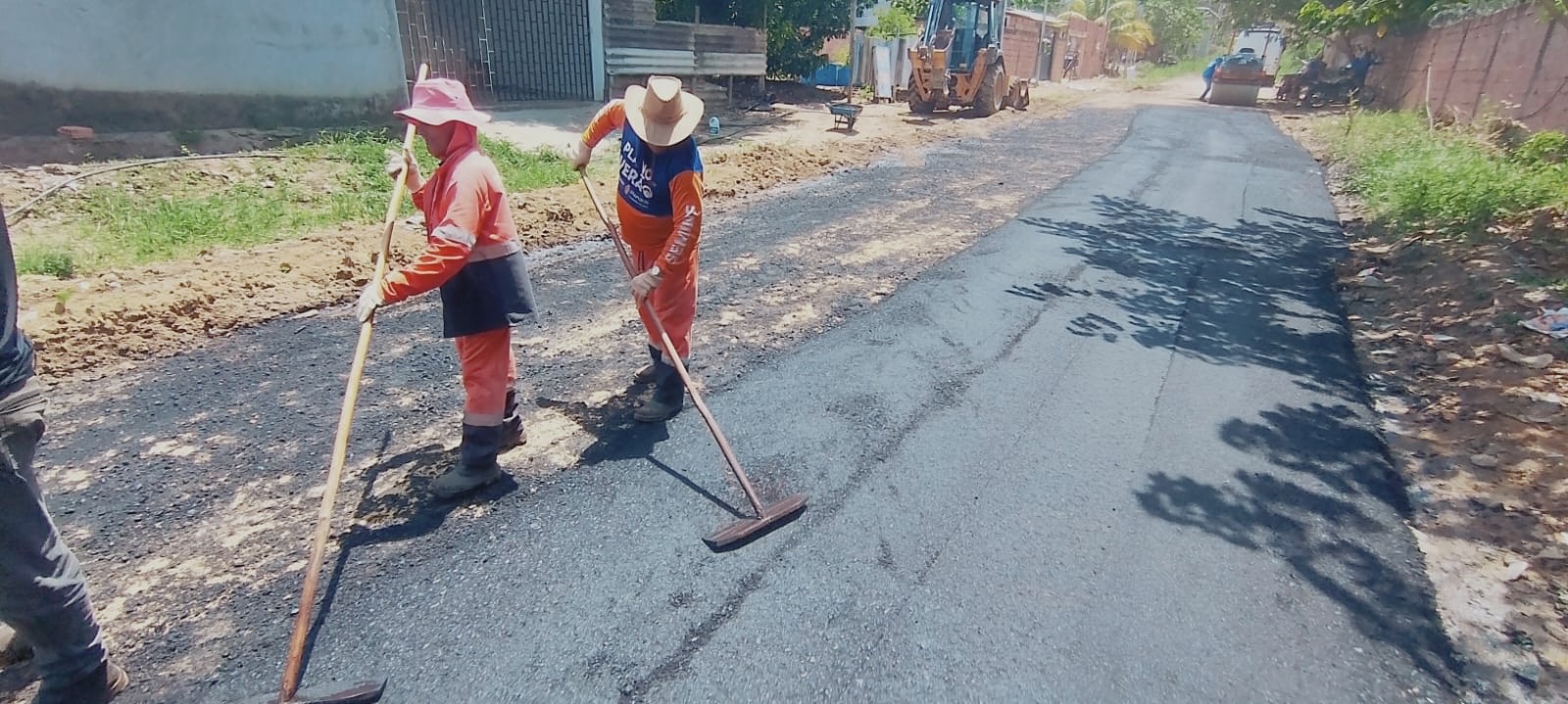 Prefeitura de Manaus inicia pavimentação da rua das Estrelas com 80 toneladas de massa asfáltica