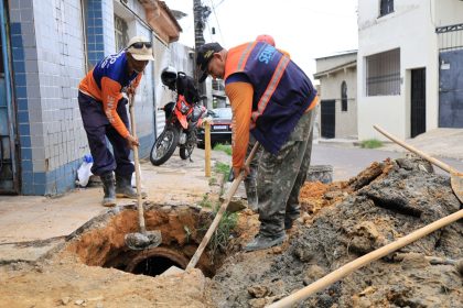 Prefeitura de Manaus inicia recuperação da rede de drenagem na rua Poranga, no Redenção