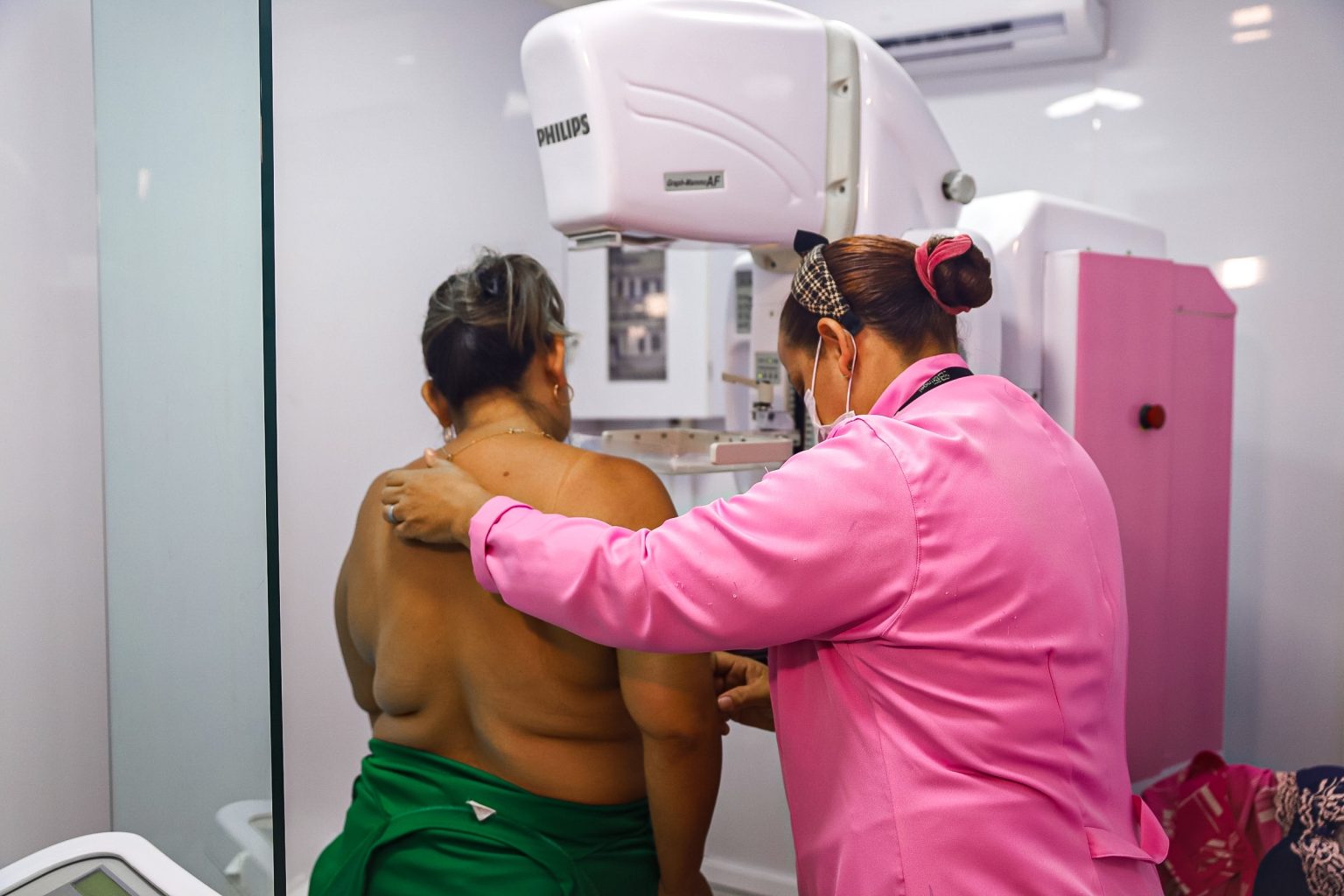 Manaus intensifica ações de prevenção e rastreio do câncer de mama durante Outubro Rosa