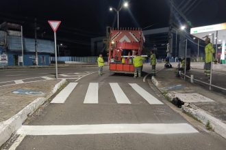 Prefeitura de Manaus intensifica sinalização viária em várias zonas para ordenar o trânsito e aumentar a segurança