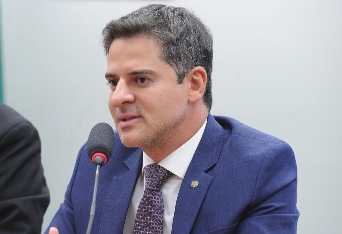 Projeto de lei estabelece classificação indicativa obrigatória para animações infantis em TV, cinema e plataformas digitais