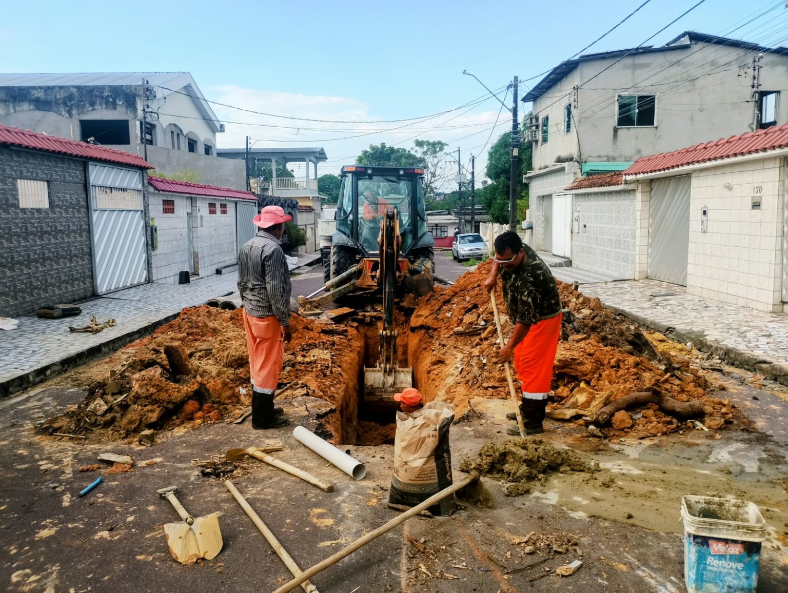 Prefeitura de Manaus realiza recuperação da rede de drenagem profunda na rua Franklin Pinheiro para restabelecer escoamento das águas