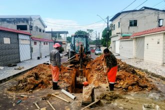 Prefeitura de Manaus realiza recuperação da rede de drenagem profunda na rua Franklin Pinheiro para restabelecer escoamento das águas